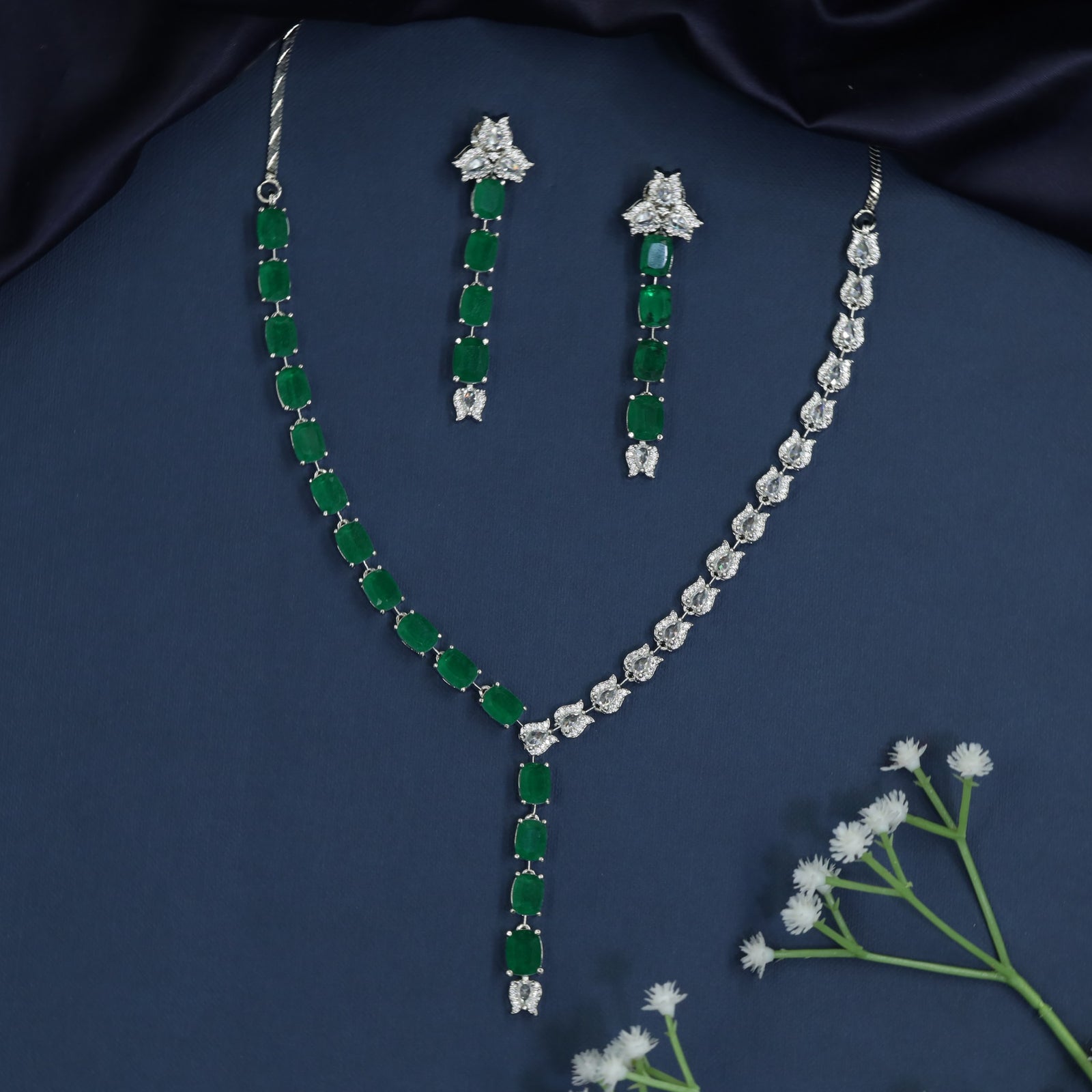 Scalloped station link necklace with drop centerpiece