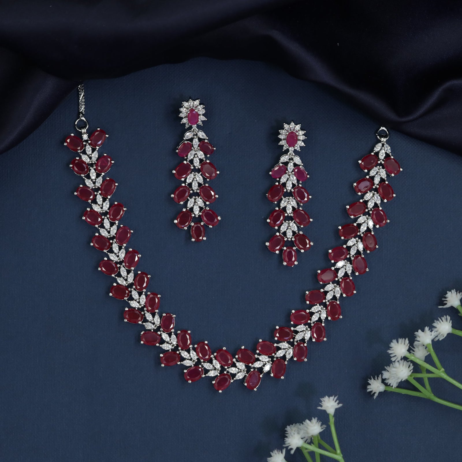 Designer necklace with sculpted gemstone arrangement