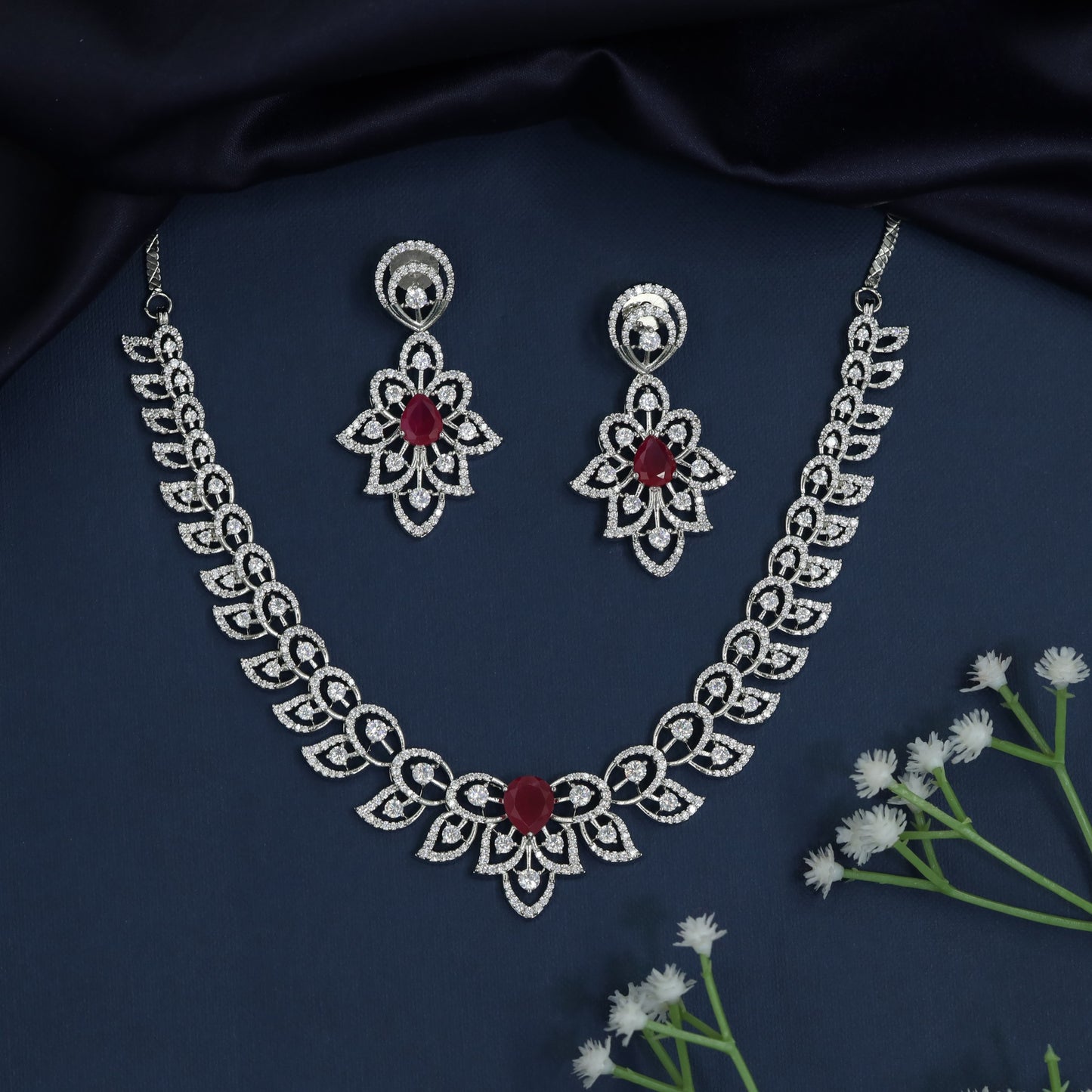 Leaf pattern necklace with floral centerpiece design