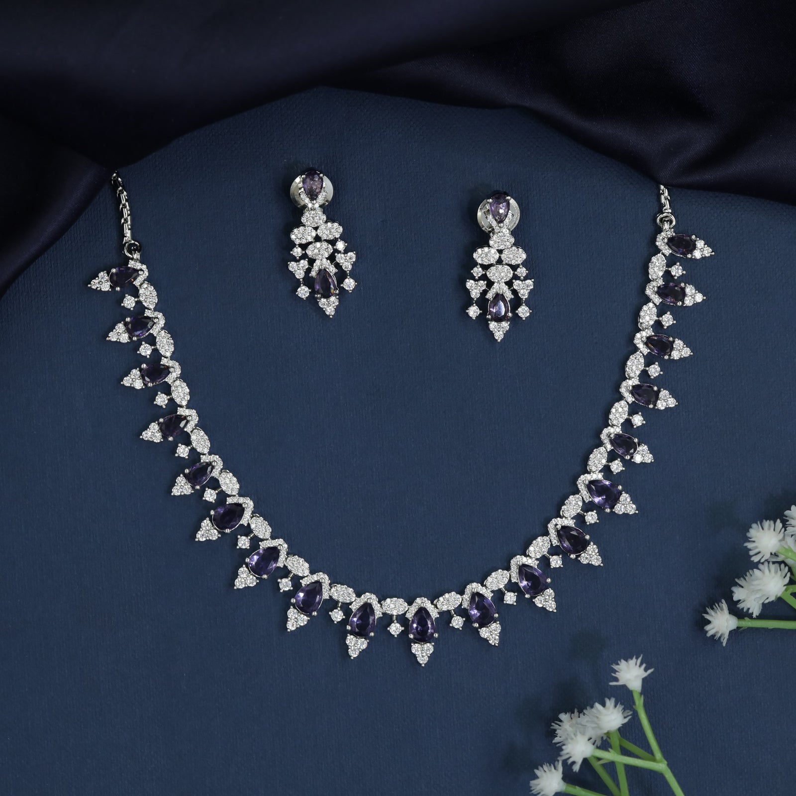 Elevated occasion necklace with sculpted station arrangement