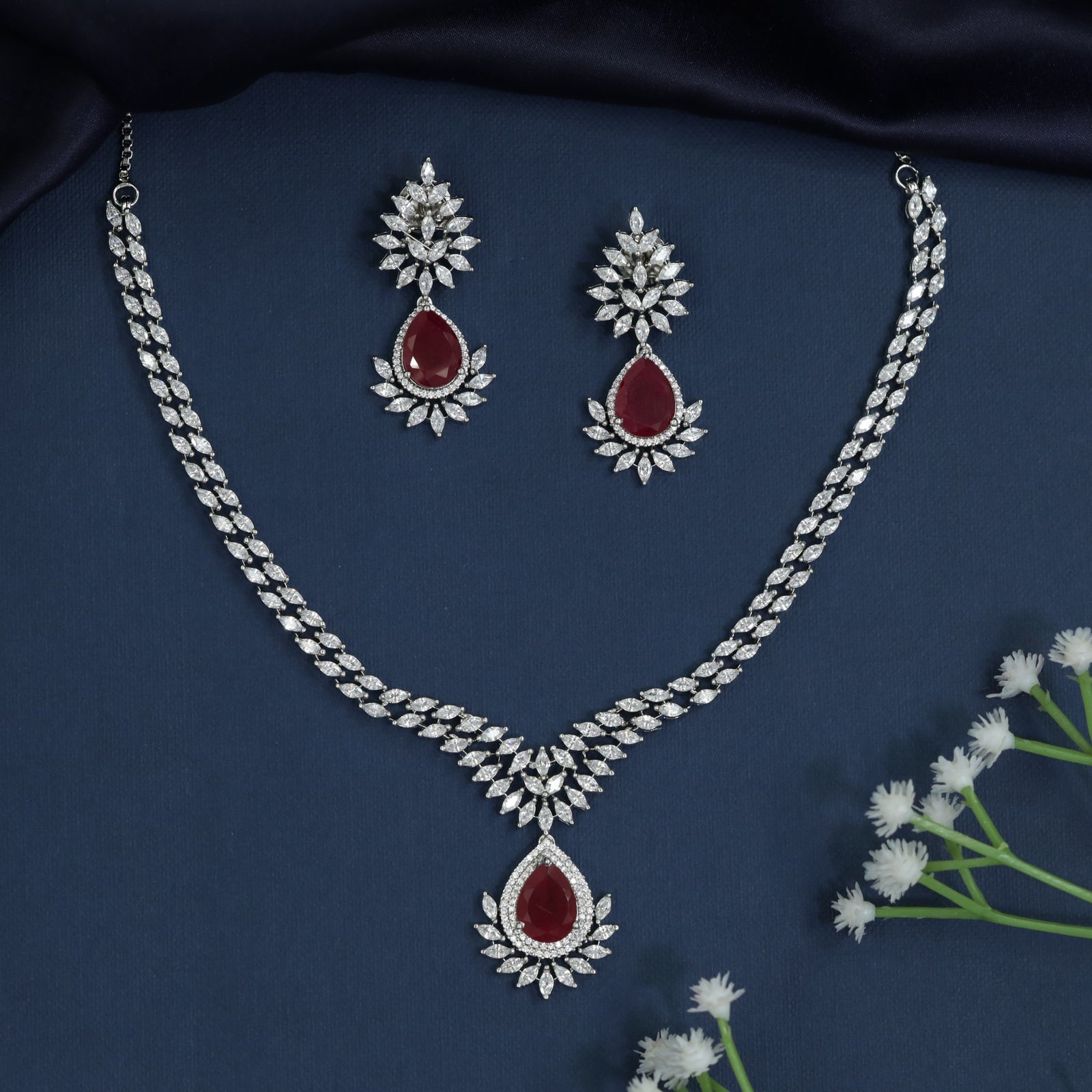 Tapered leaf necklace with pear drop centerpiece