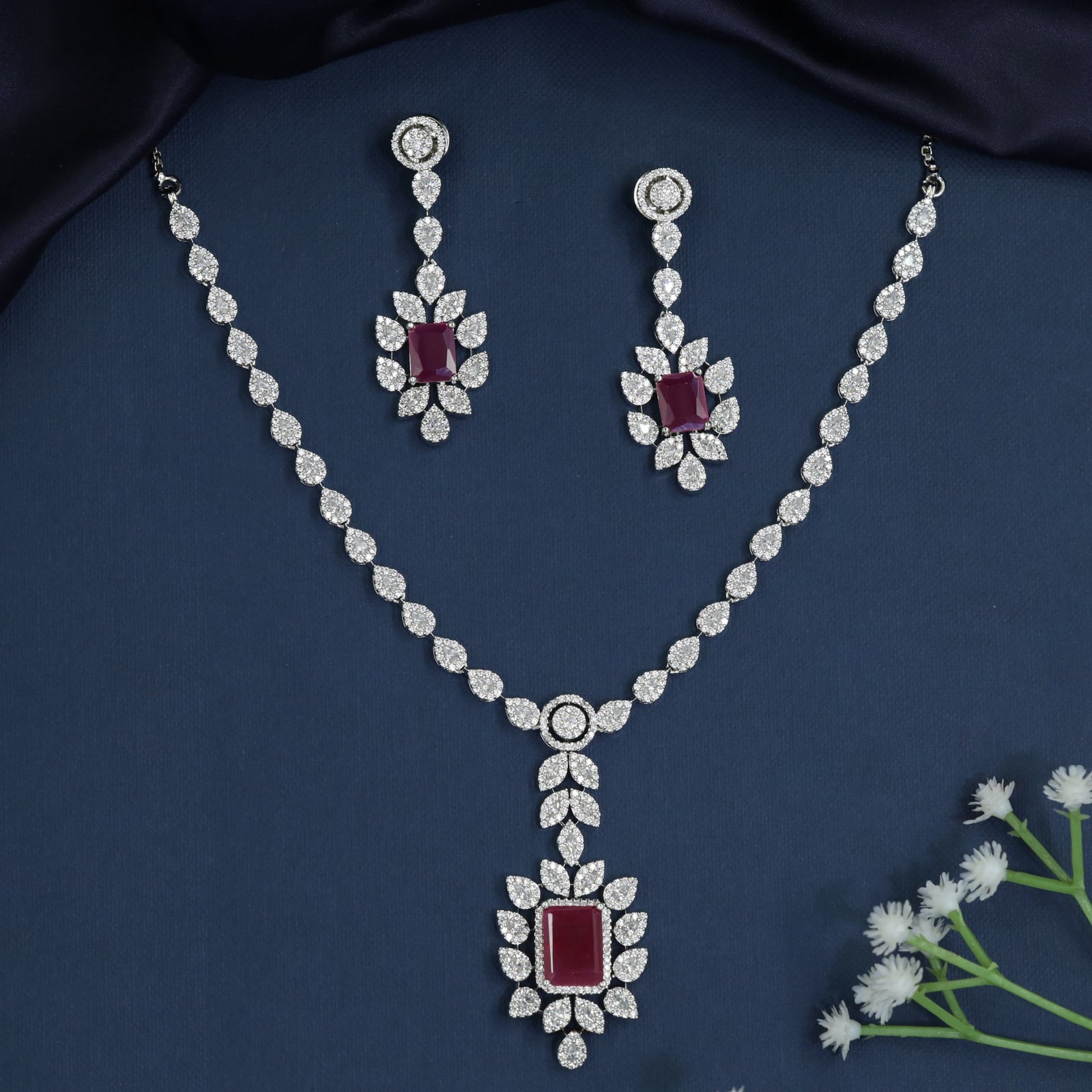 Trend edit necklace with framed centerpiece accent