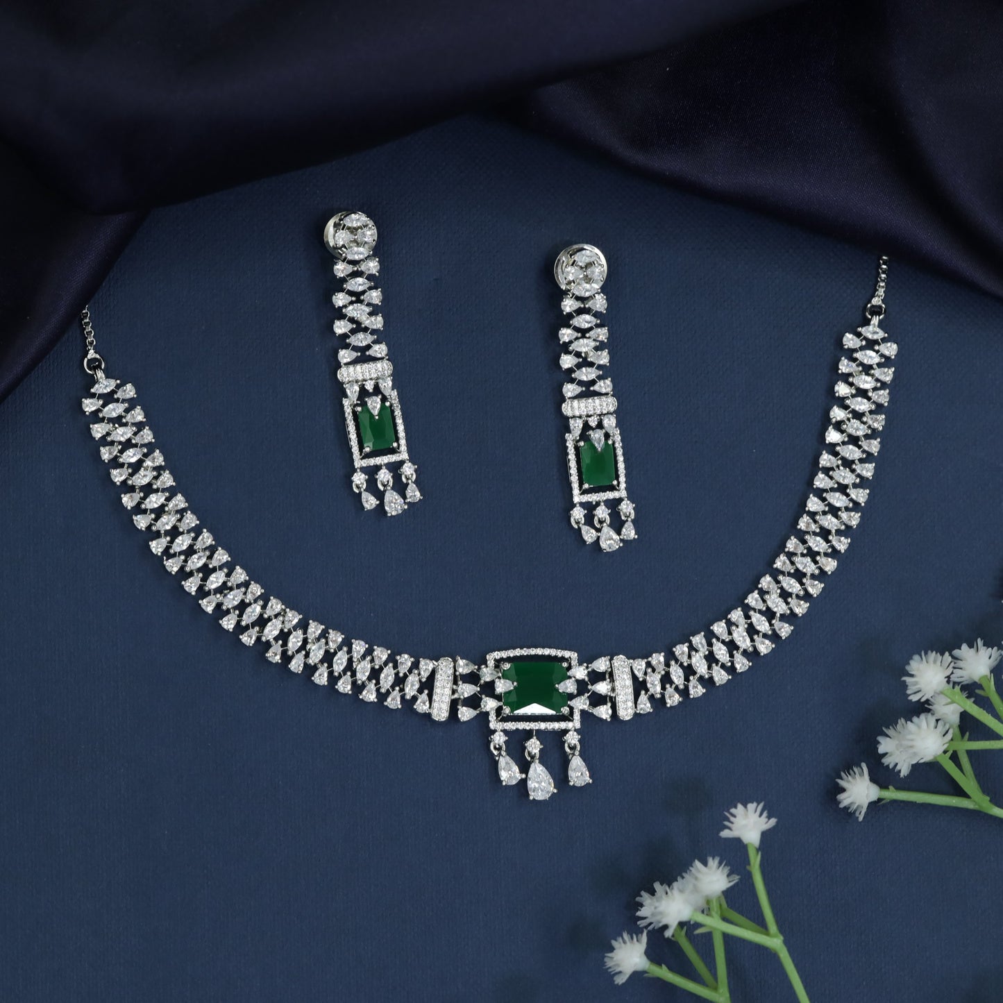 Geometric collar choker with framed focal accent