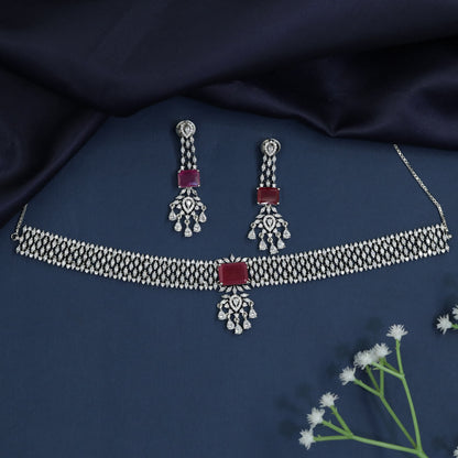 Lattice weave choker with chandelier drop centerpiece