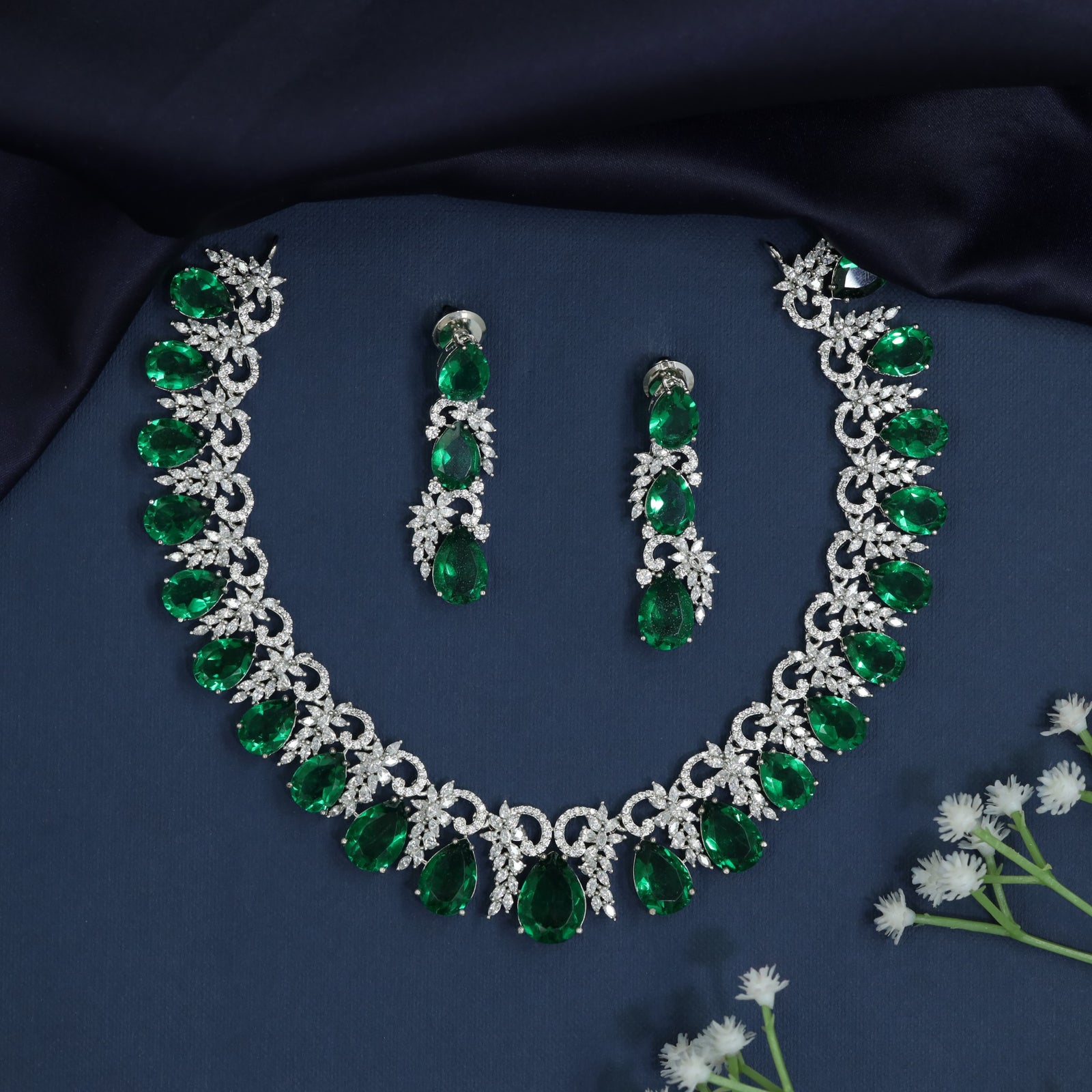 Regal Arabesque Necklace with Decorative Garland Construction