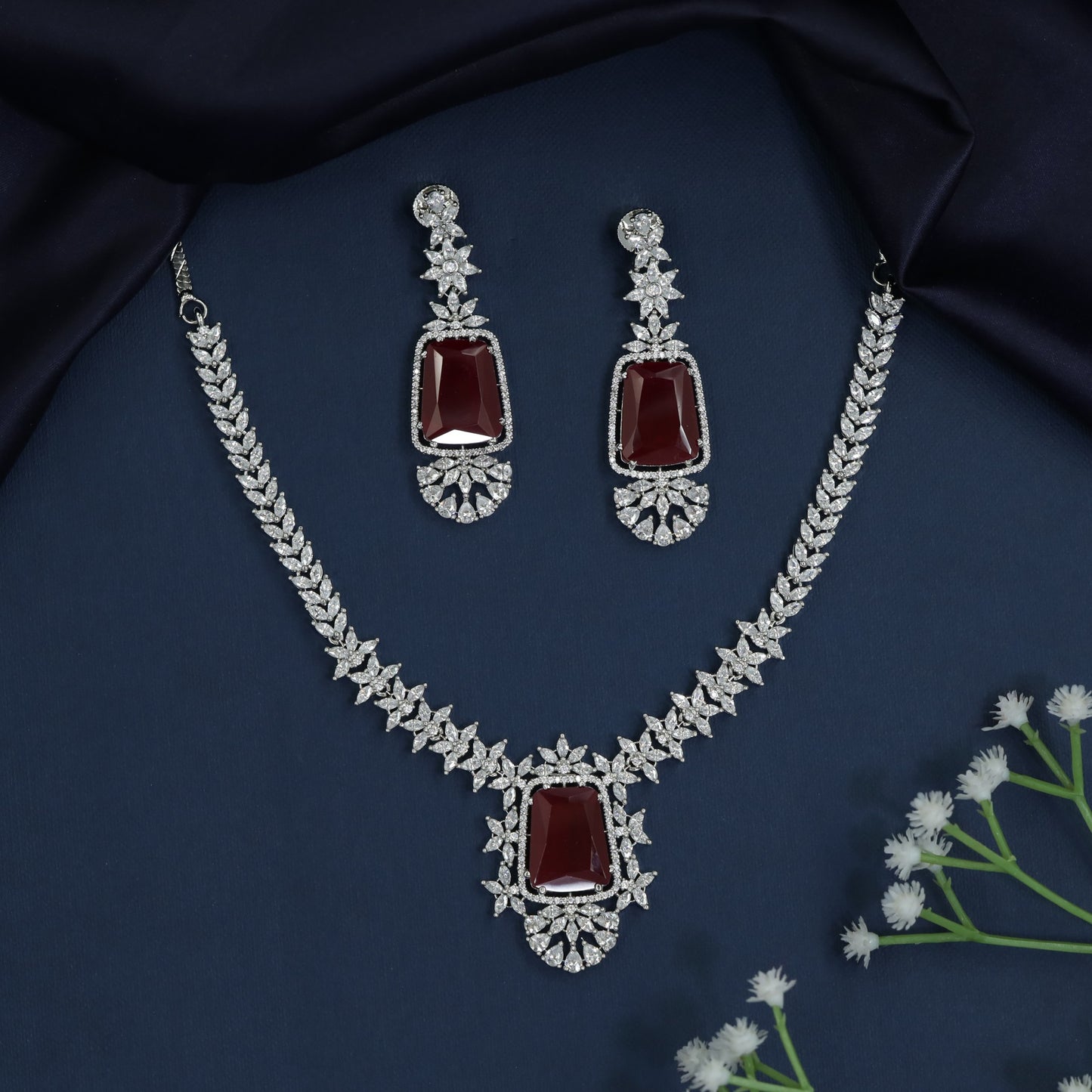 Crest Garland Necklace with Pavilion Drop Centerpiece
