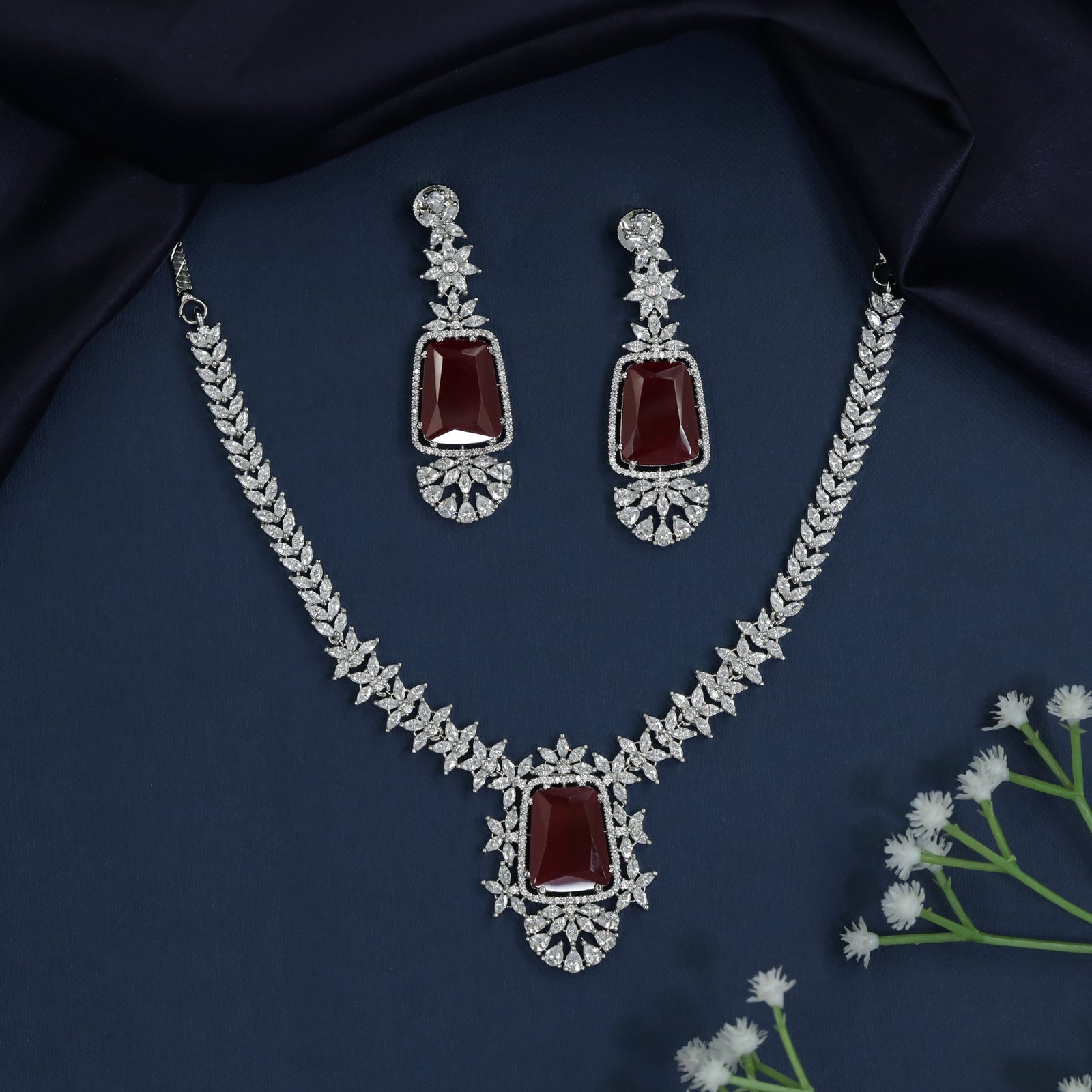 Crest Garland Necklace with Pavilion Drop Centerpiece