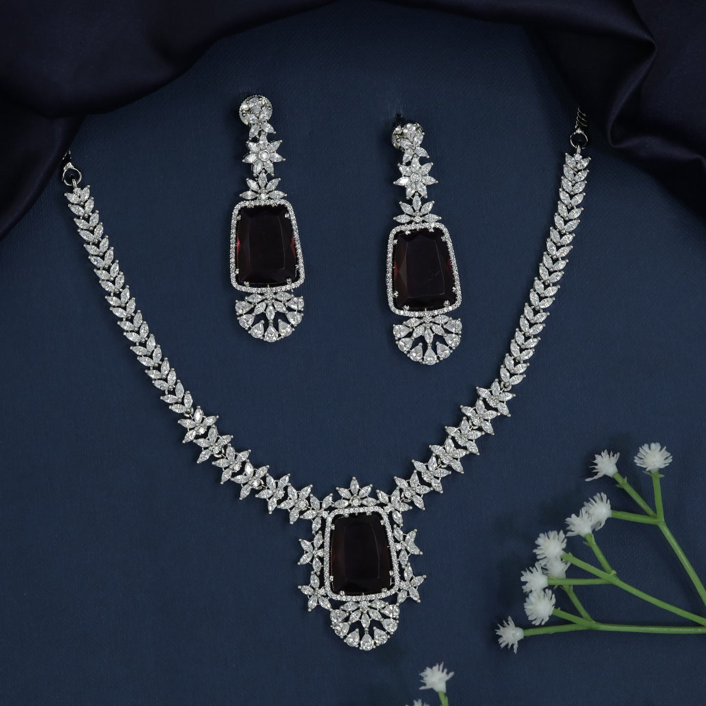 Crest Garland Necklace with Pavilion Drop Centerpiece