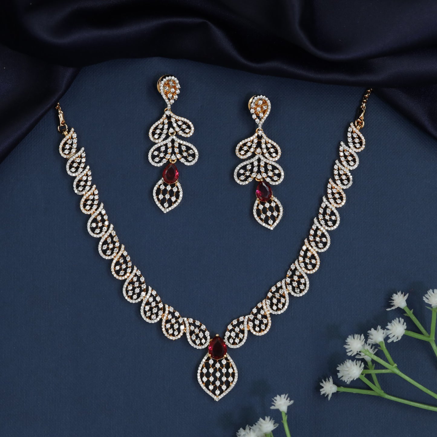 Gj Necklace with Arabesque Garland Arrangement and Crest Pendant