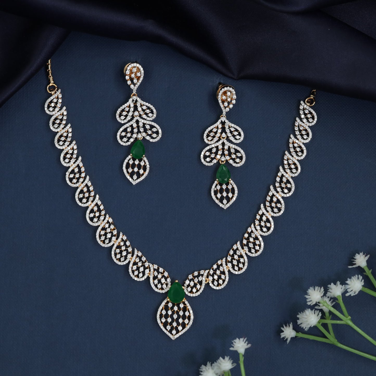 Gj Necklace with Arabesque Garland Arrangement and Crest Pendant