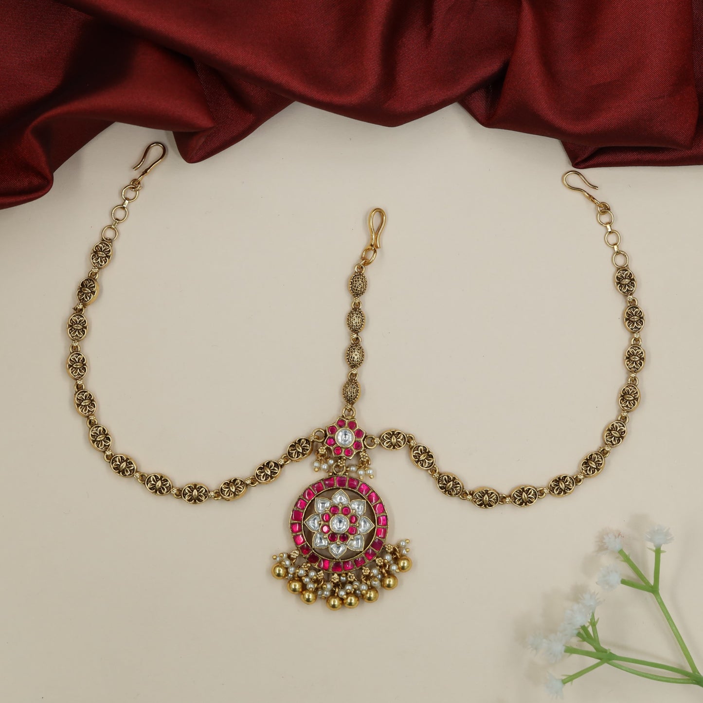 Ornate Antique Head Set Finished with Detailed Circular Borders and Seed Accents