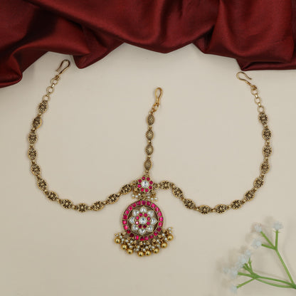 Ornate Antique Head Set Finished with Detailed Circular Borders and Seed Accents