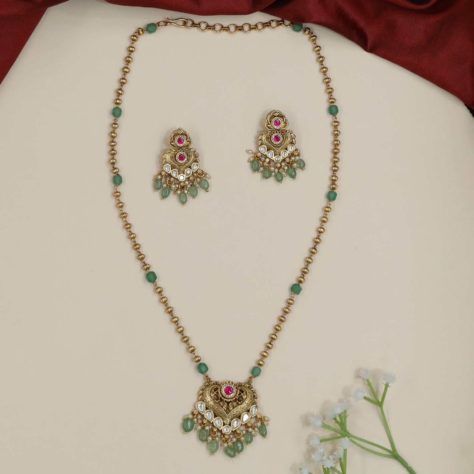 Elegant medallion Antique Chain With Pendant with decorative hanging accents