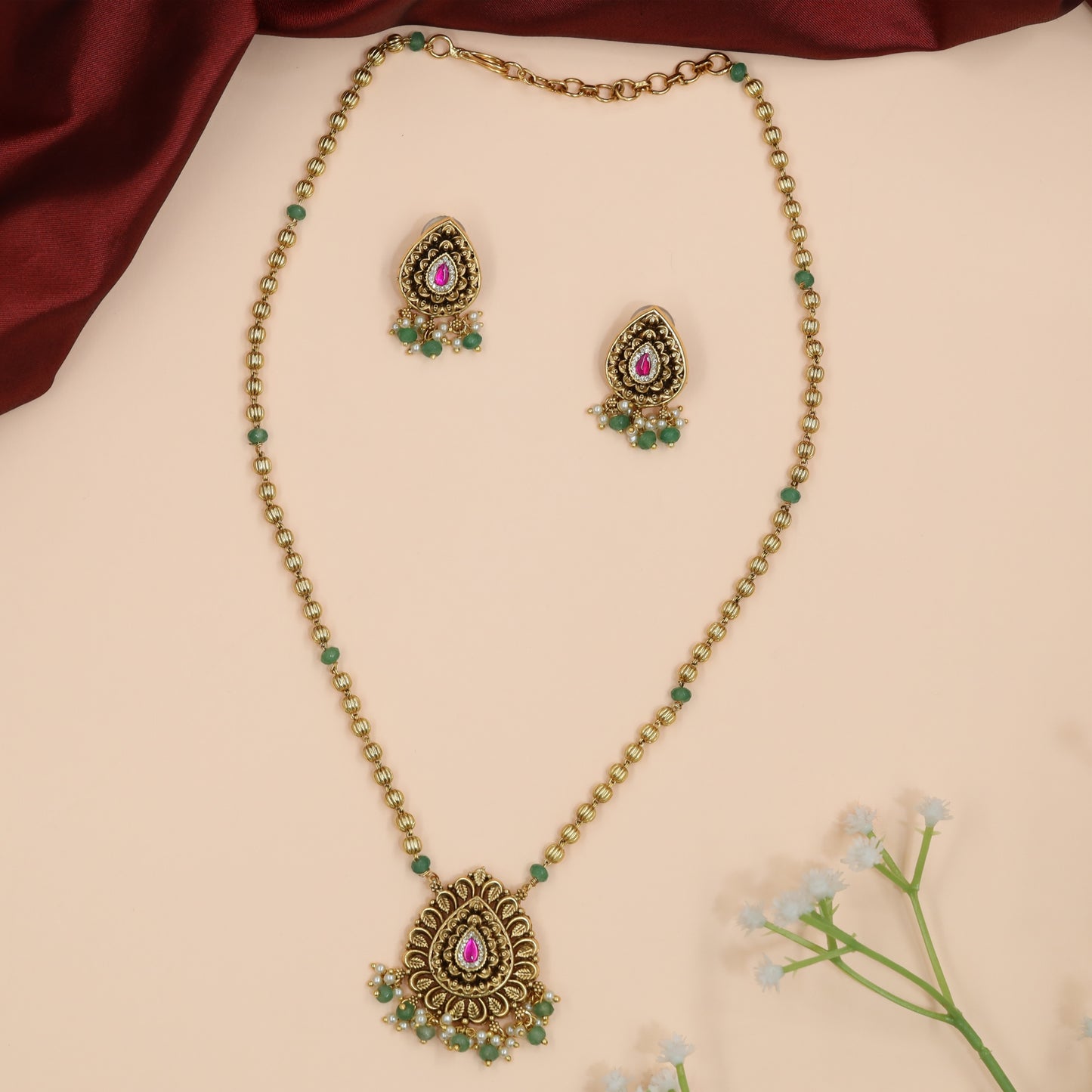 Rosette Border Antique Chain with Pendant and Matching Earrings