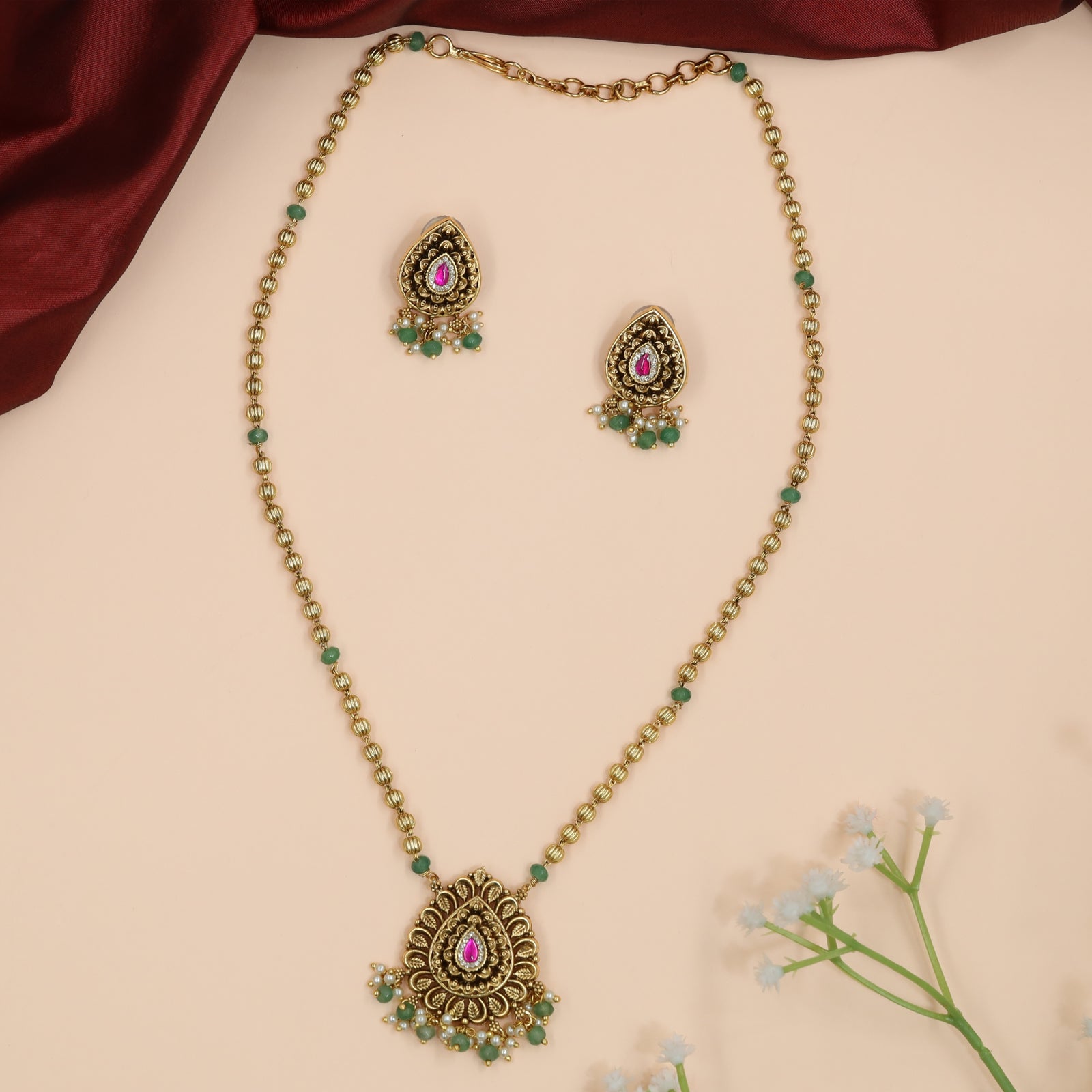 Rosette Border Antique Chain with Pendant and Matching Earrings