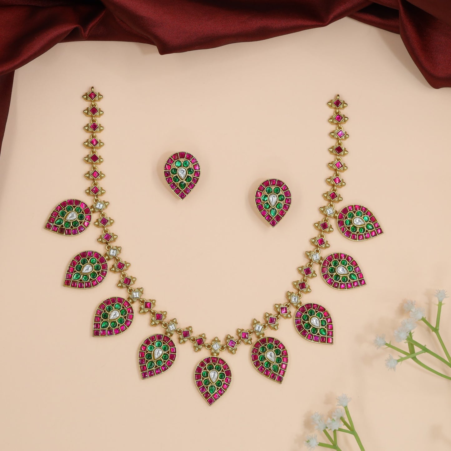Paisley Motif Jadau Necklace with Graduated Drop Arrangement
