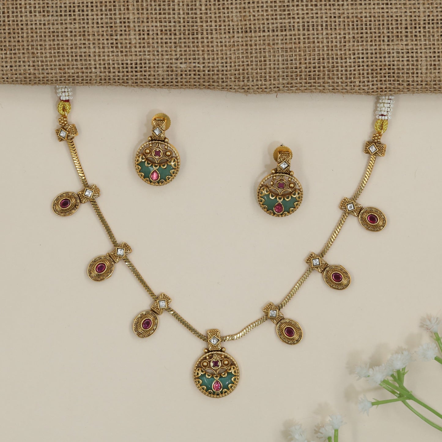 Classic Kundan Necklace Featuring Openwork Round Medallions and Flat Chains