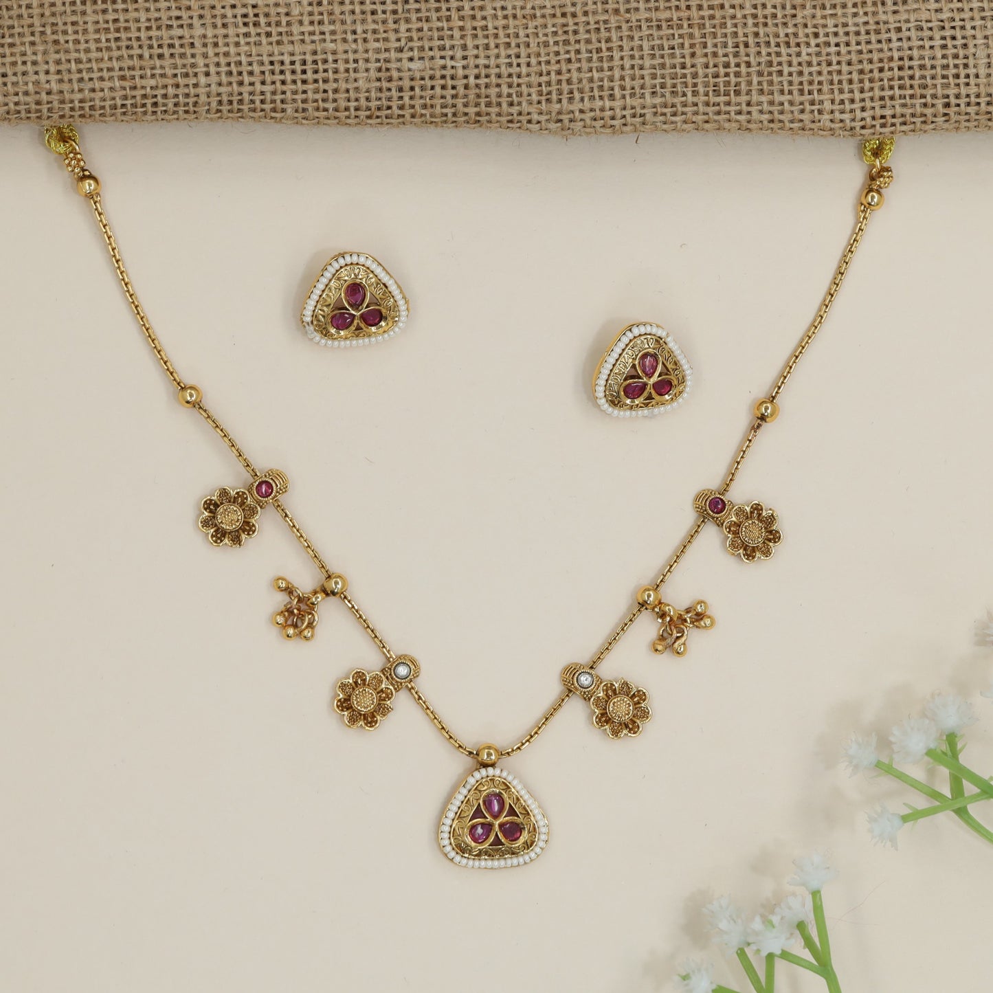 Opulent Kundan Necklace Built on Textured Roundels and Slender Metallic Strands