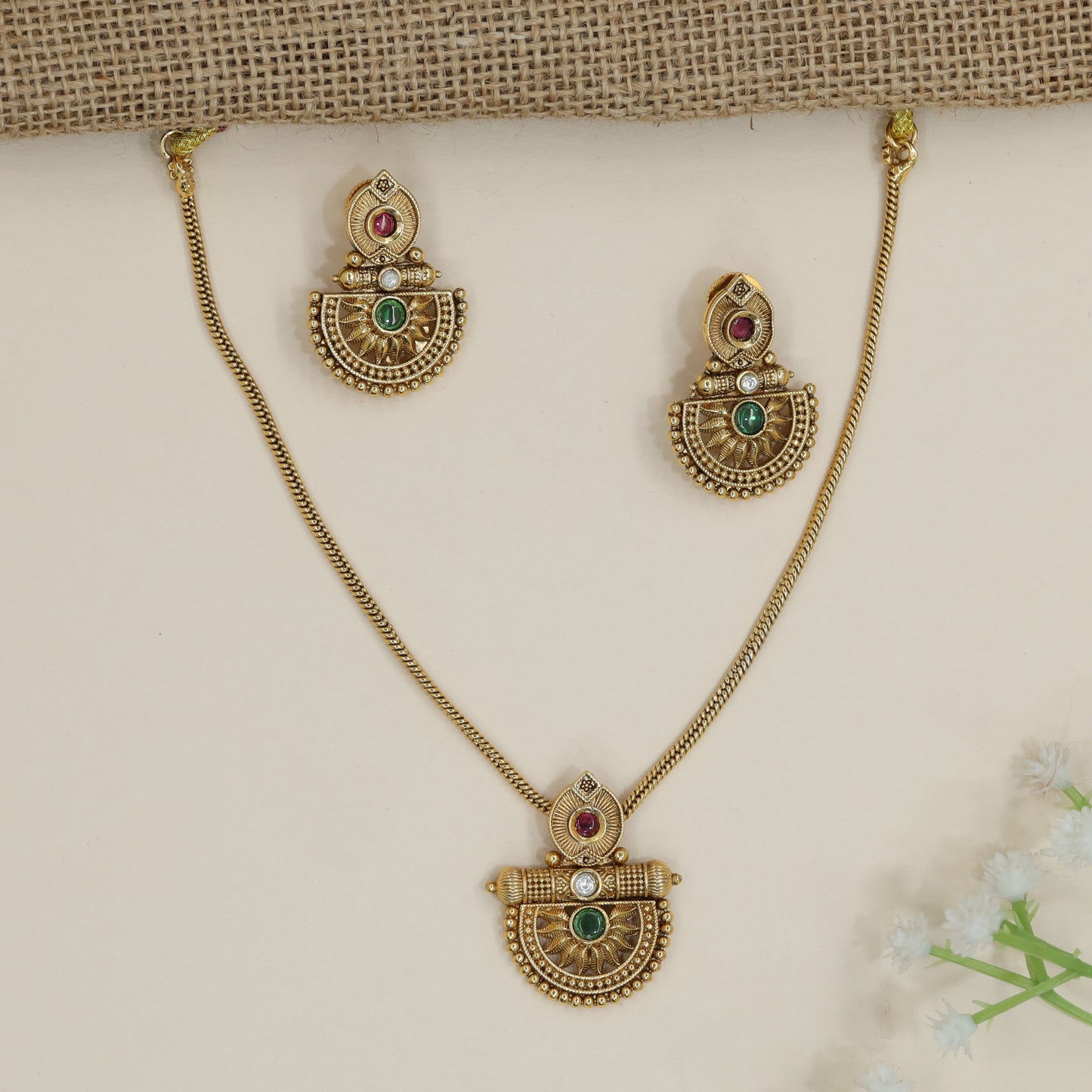 Royal Kundan Necklace Featuring Half-Moon Carvings and Beaded Borders