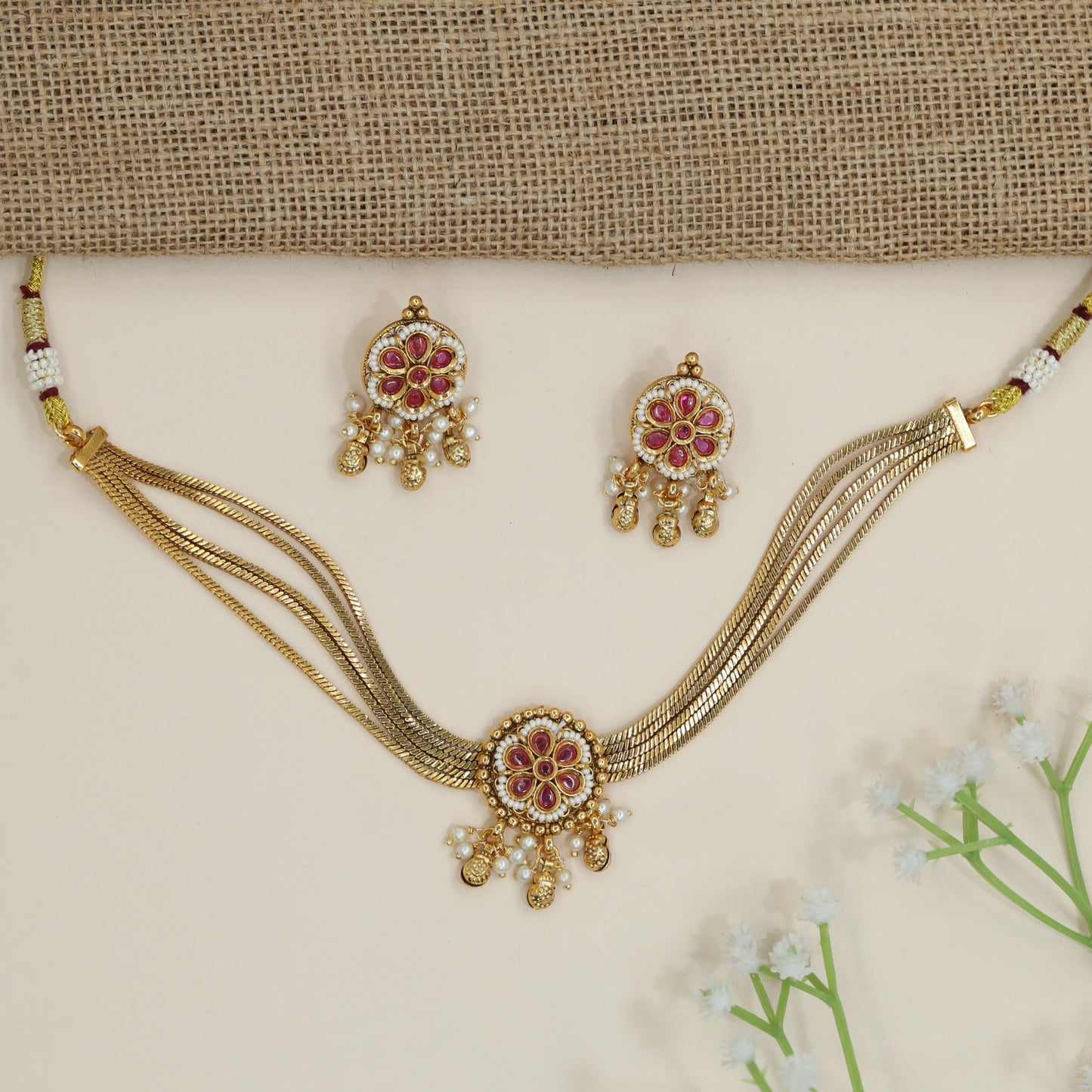 Floral pendant kundan choker with layered collar design