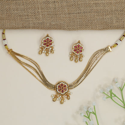 Floral pendant kundan choker with layered collar design