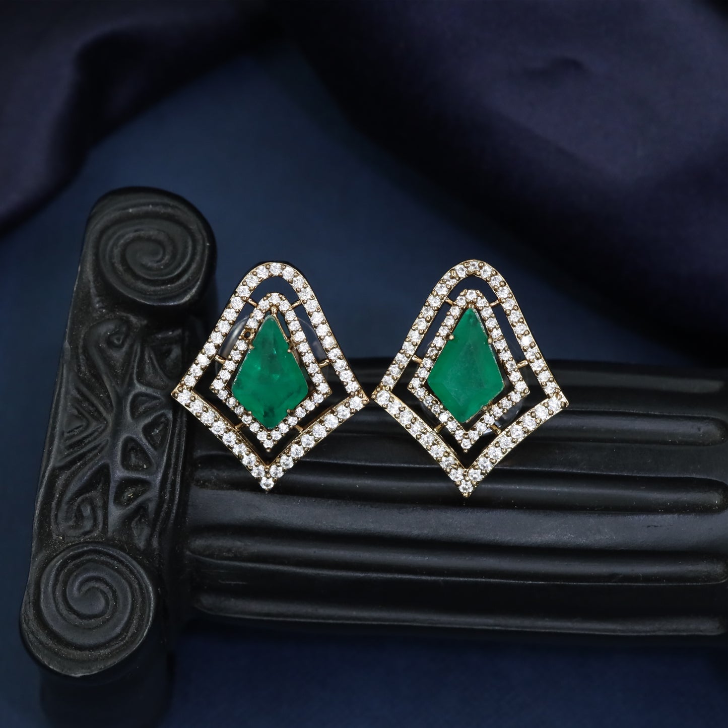 Royal Gj stud with radiant centerpiece arrangement