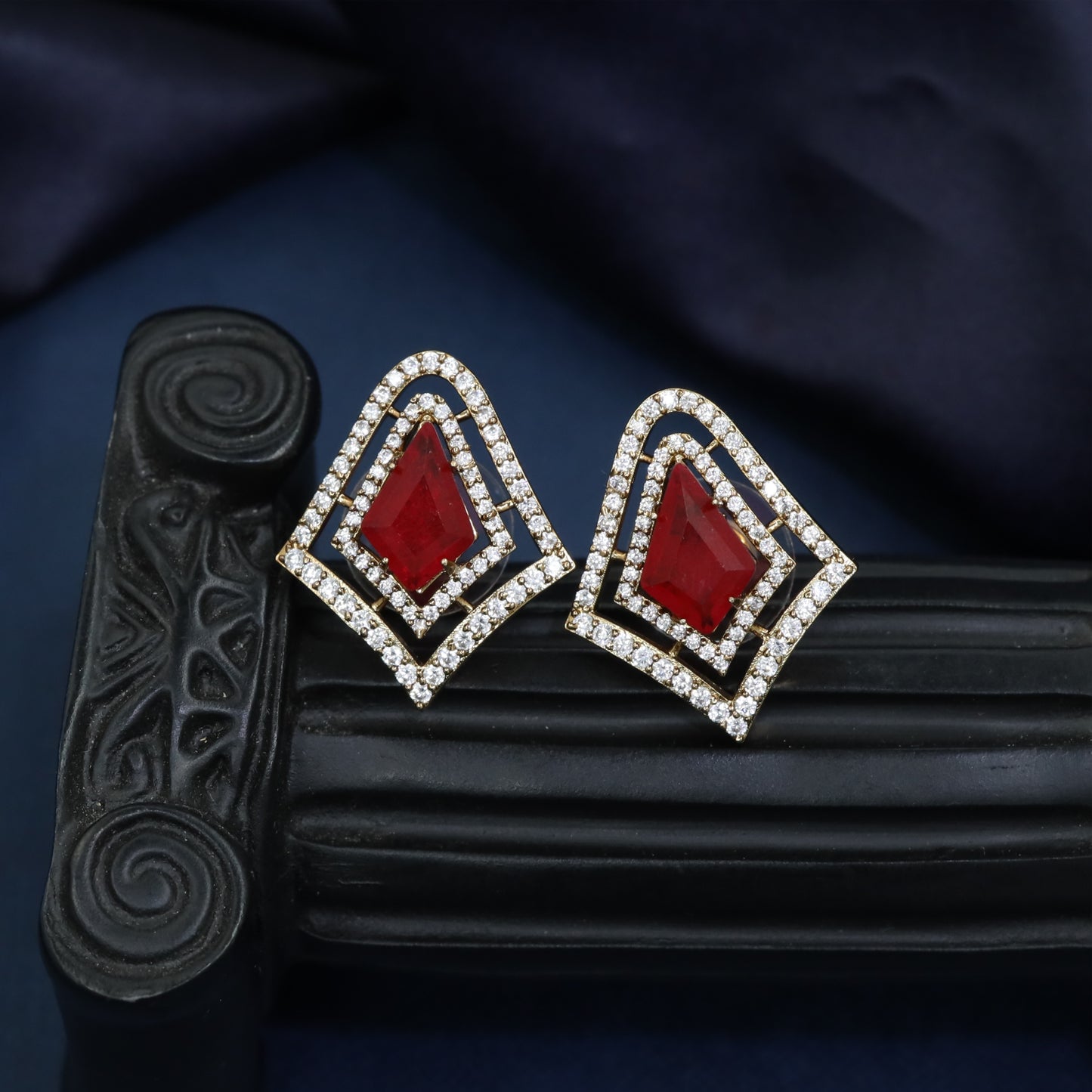 Royal Gj stud with radiant centerpiece arrangement