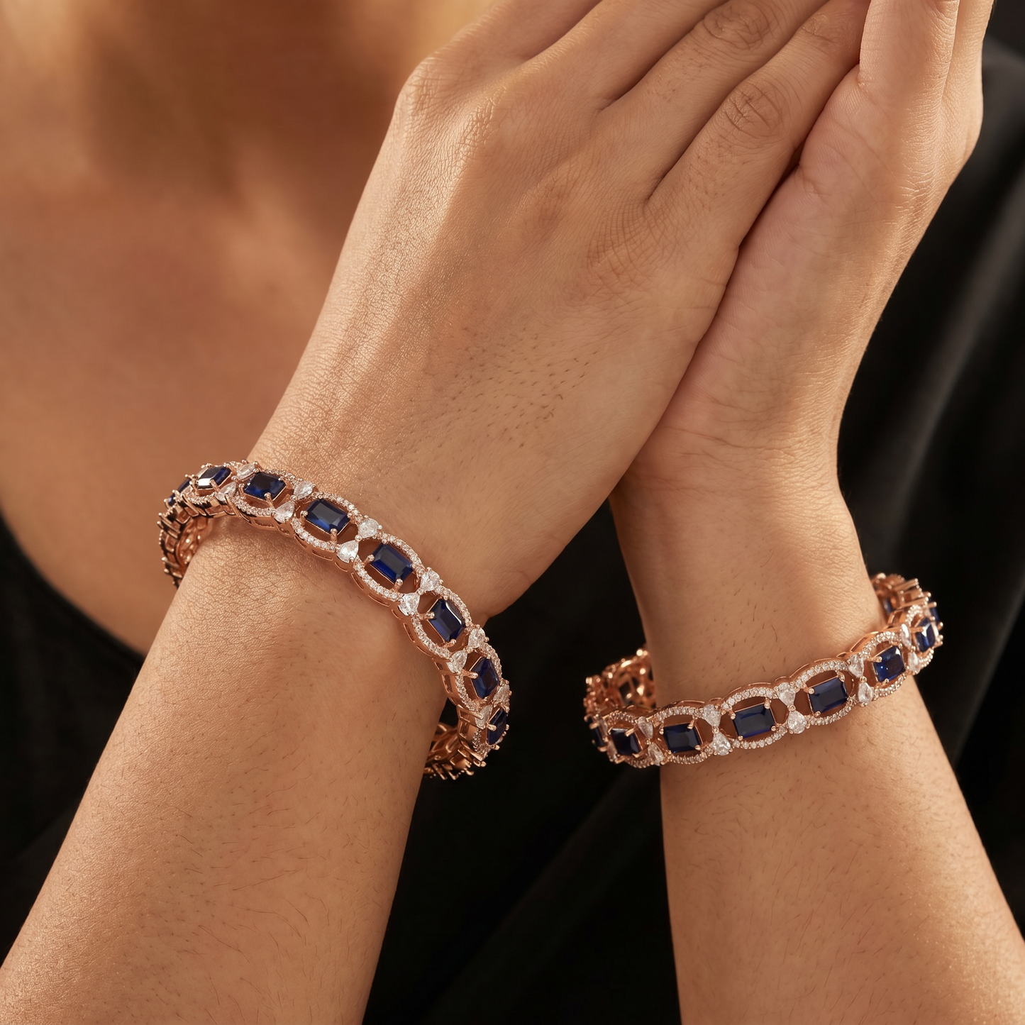 Contemporary bangles with articulated station links