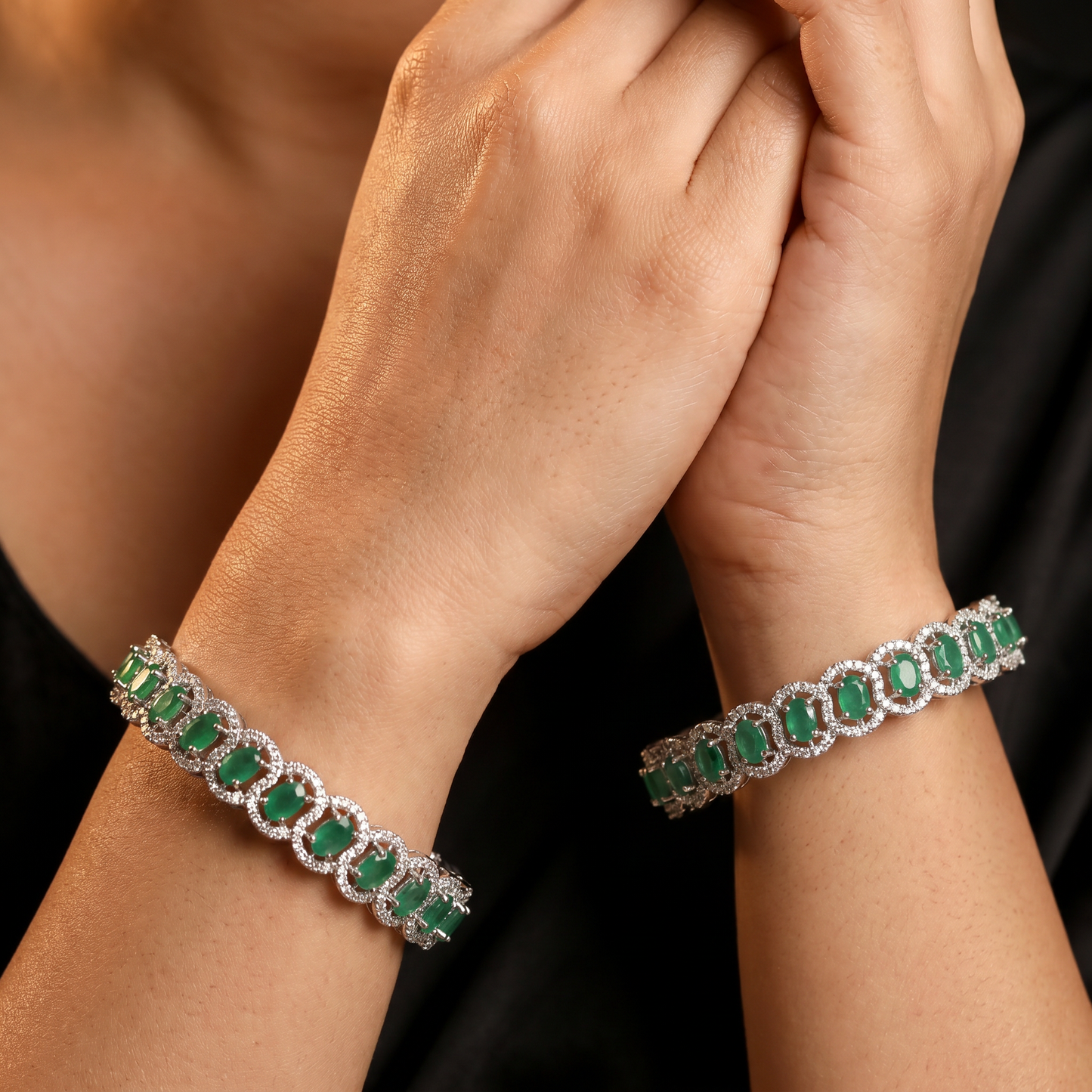 Interlocking link Rhodium bangles with oval accents