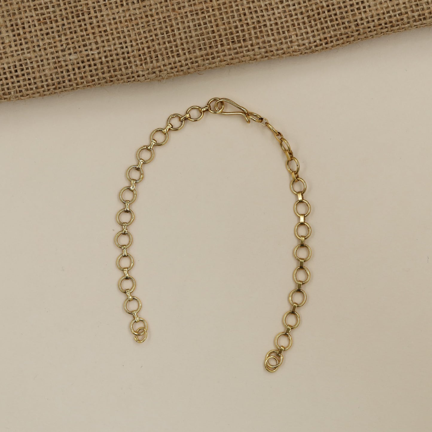 Circular link back chain with adjustable extension design
