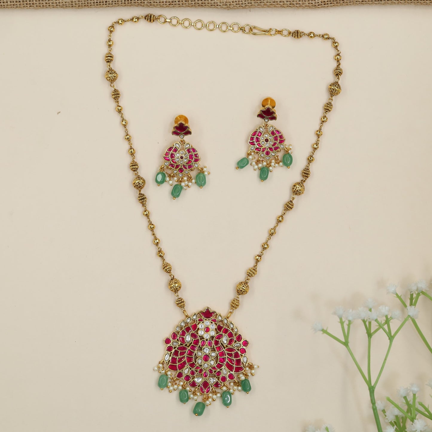 Grand Jadau chain with statement floral pendant and elegant bead detailing