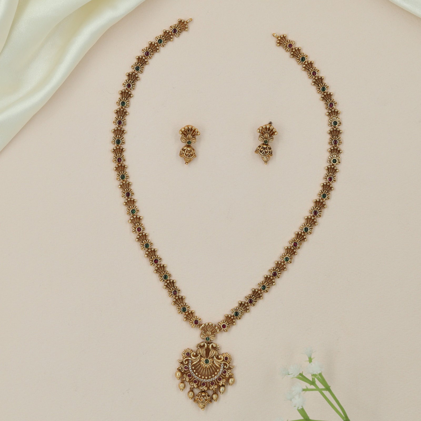 Grand long haara with detailed peacock pendant and heritage link design