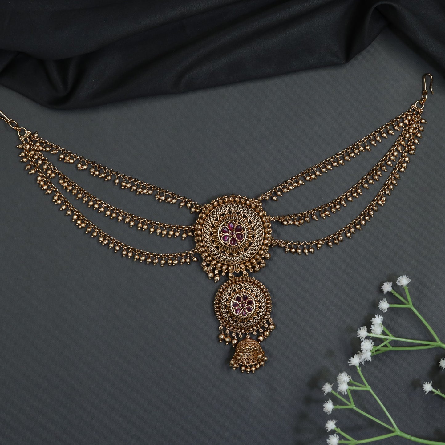 Bridal bille mati with circular medallion and chain drape design