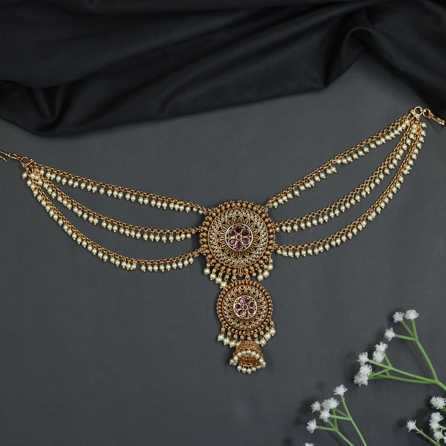 Bridal bille mati with circular medallion and chain drape design