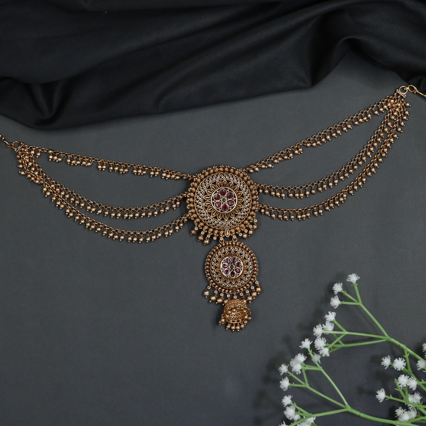 Bridal bille mati with circular medallion and chain drape design