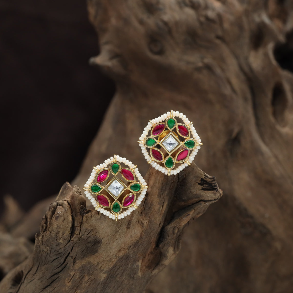 Signature Jadau Stud with Decorative Pearl Border