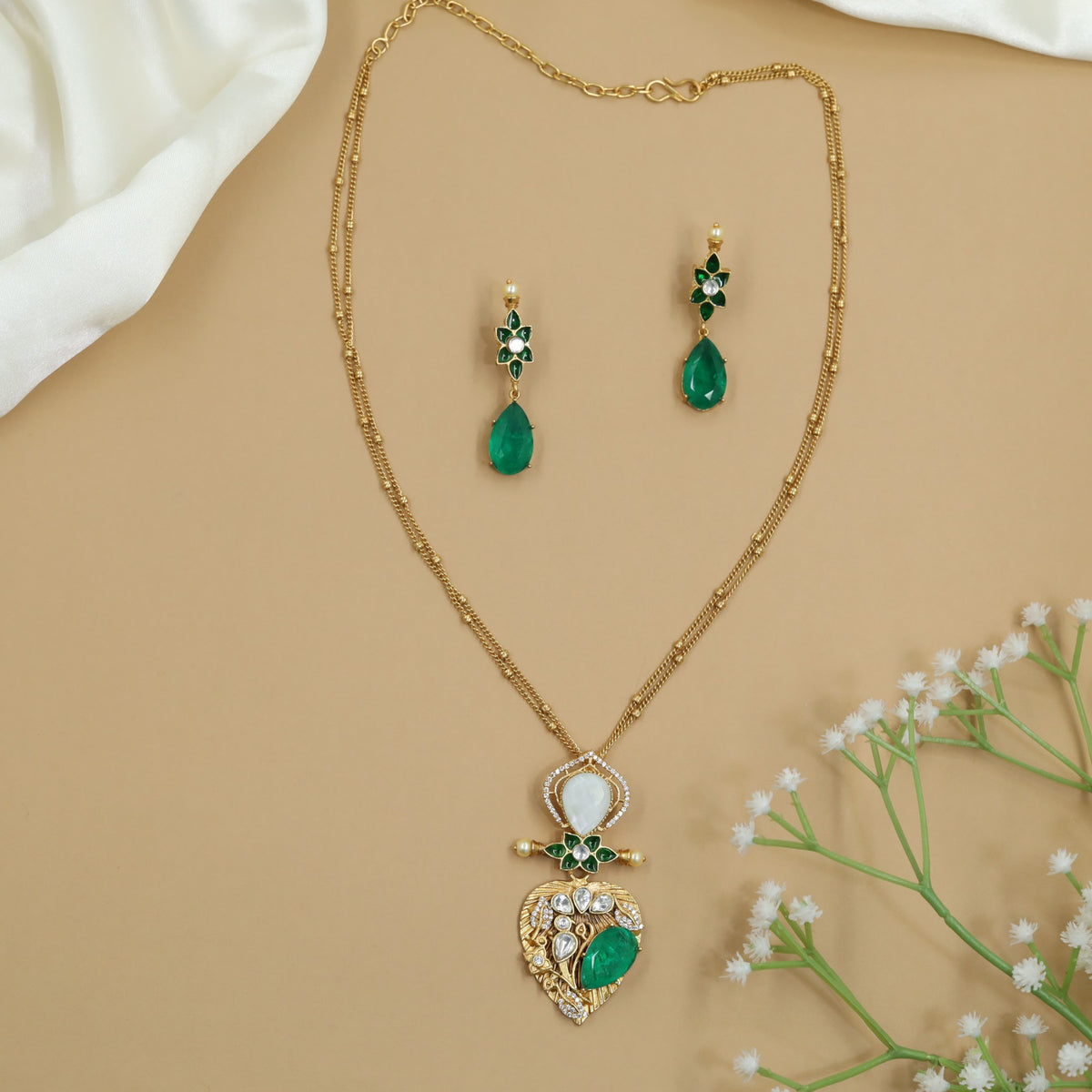 Kundan Leaf Cluster Pendant Necklace Set