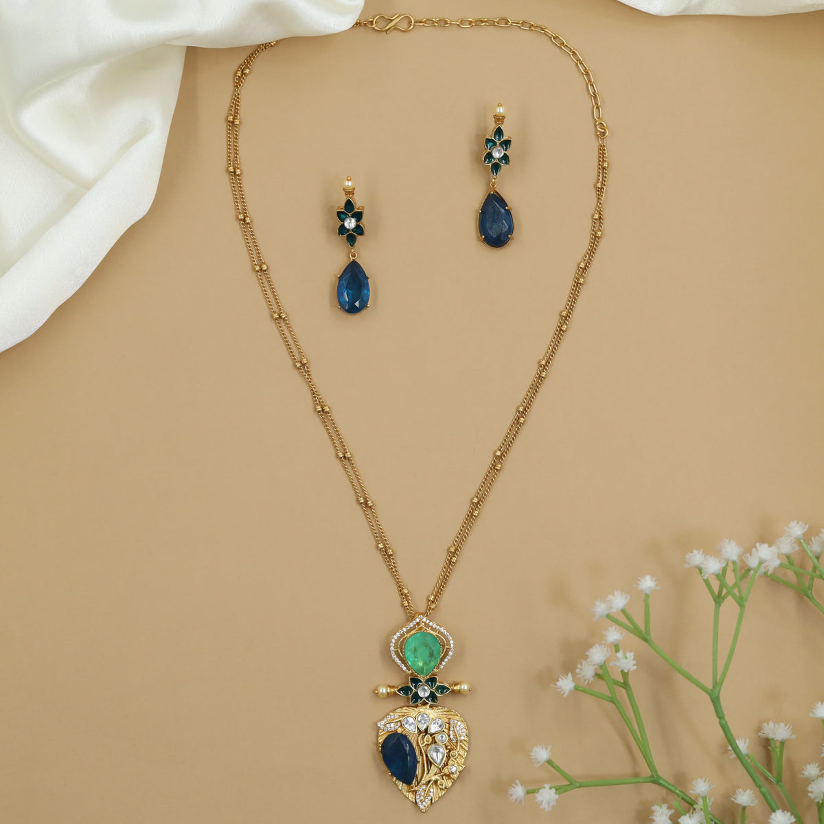 Kundan Leaf Cluster Pendant Necklace Set