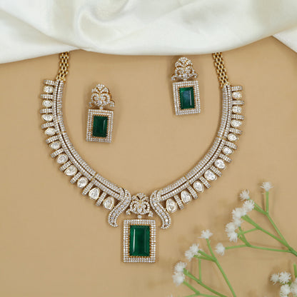 Royal Kundan necklace with an ornate centre design