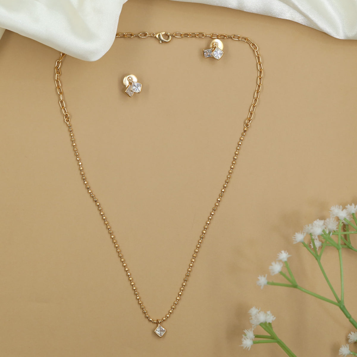 Kundan Dainty Pendant Chain Set for Modern Wear