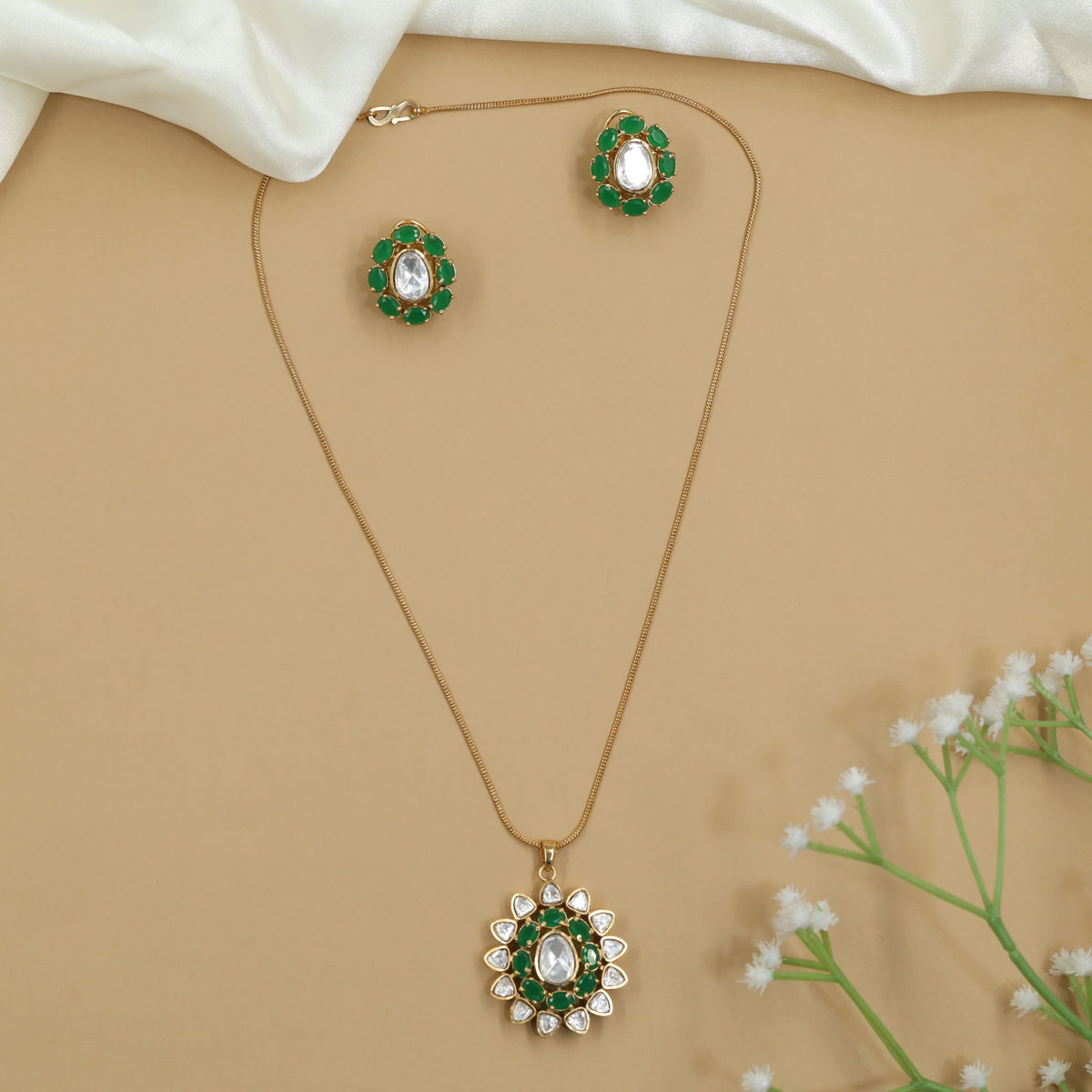 Kundan Rosette Pendant Chain Set