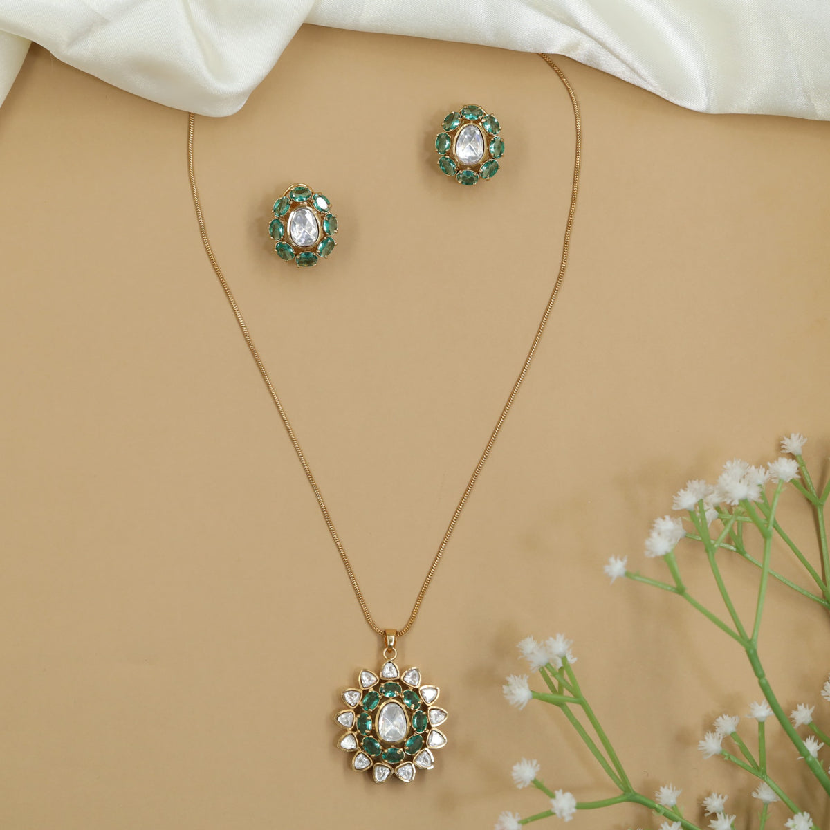Kundan Rosette Pendant Chain Set