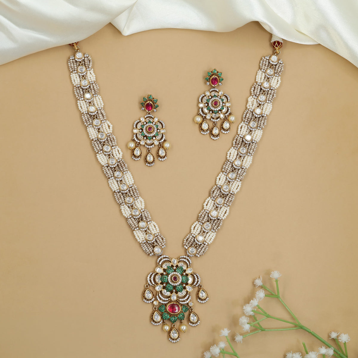 Traditional Kundan necklace with ornate centrepiece