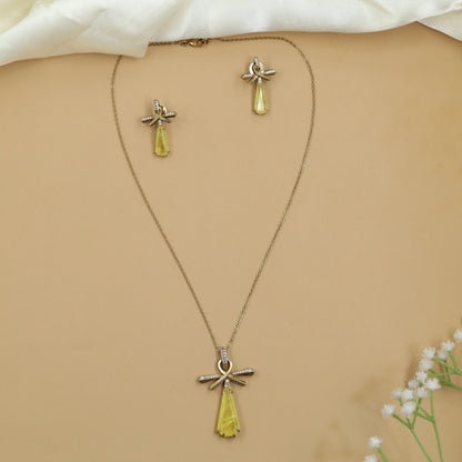 Timeless Kundan Bow Pendant Chain Set