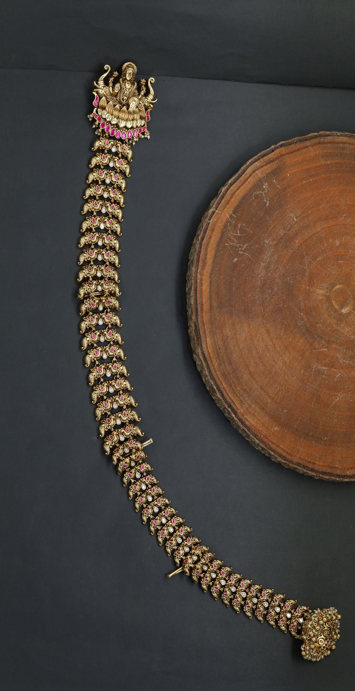 Traditional Antique Long Jade with Lakshmi Centrepiece