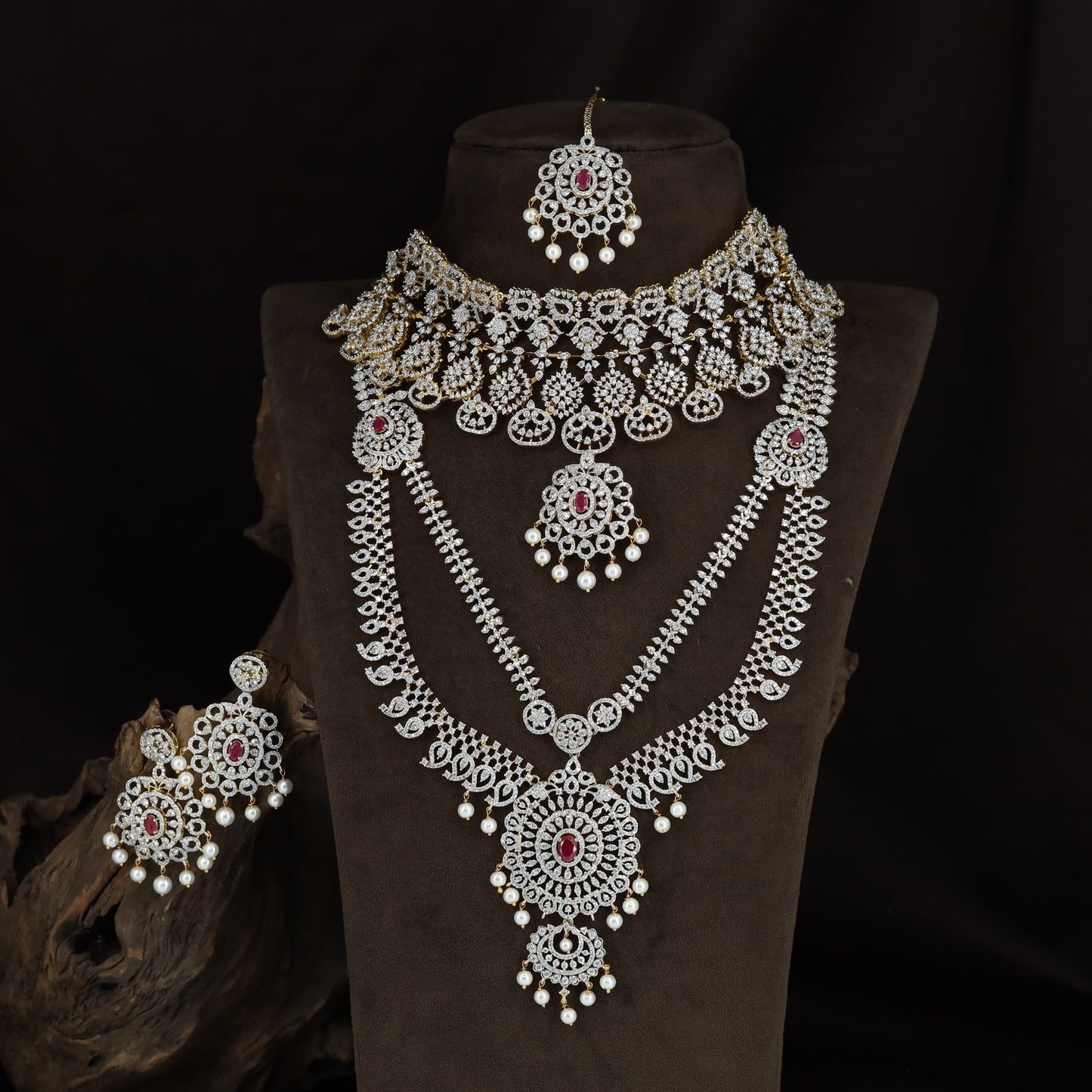 Luxury GJ Combo Set Featuring Floral Choker and Grand Pendant Design