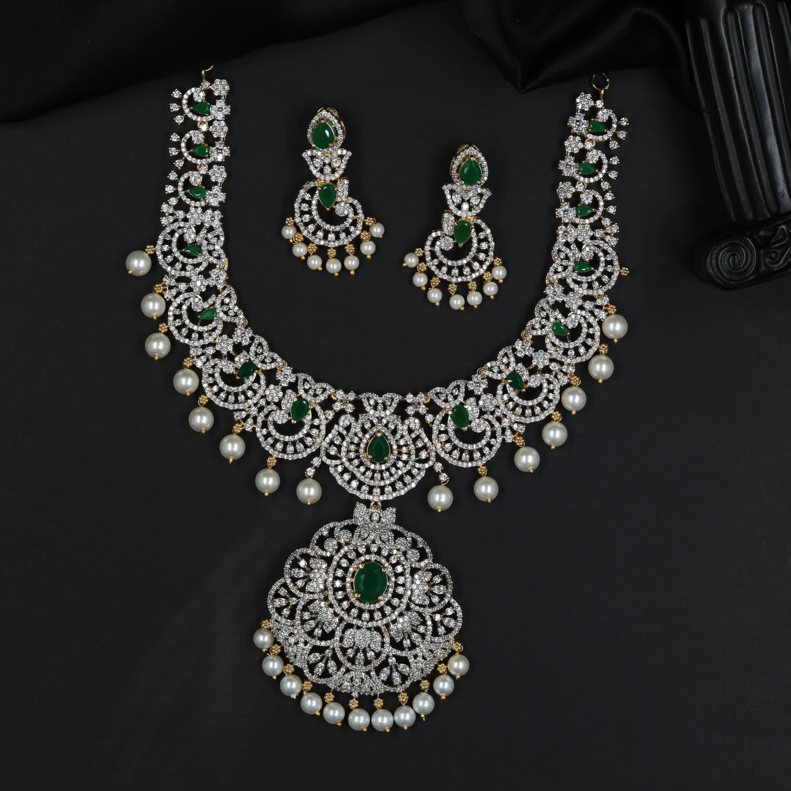 Luxury GJ Necklace Crafted with Ornamental Openwork and Floral Medallions