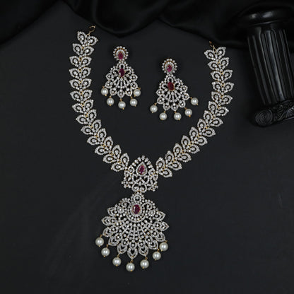 Leaf Pattern GJ Necklace with Grand Openwork Pendant Design
