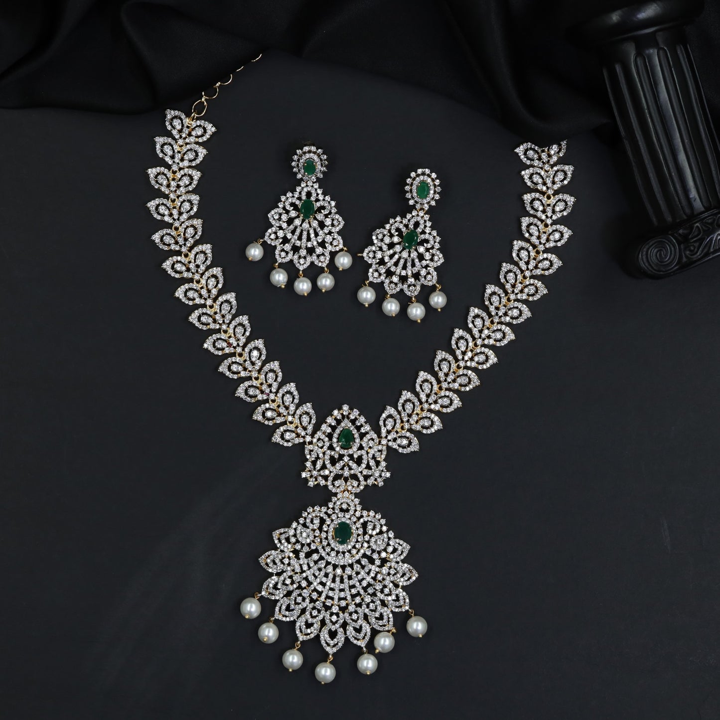 Leaf Pattern GJ Necklace with Grand Openwork Pendant Design
