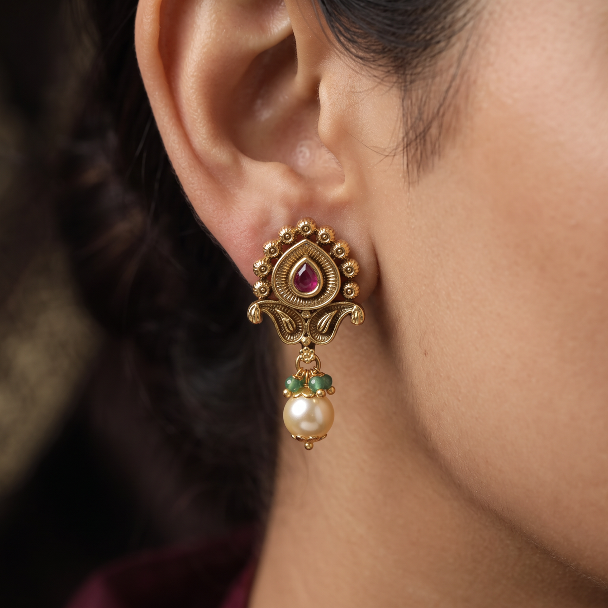Teardrop Antique Stud with Rosette Border